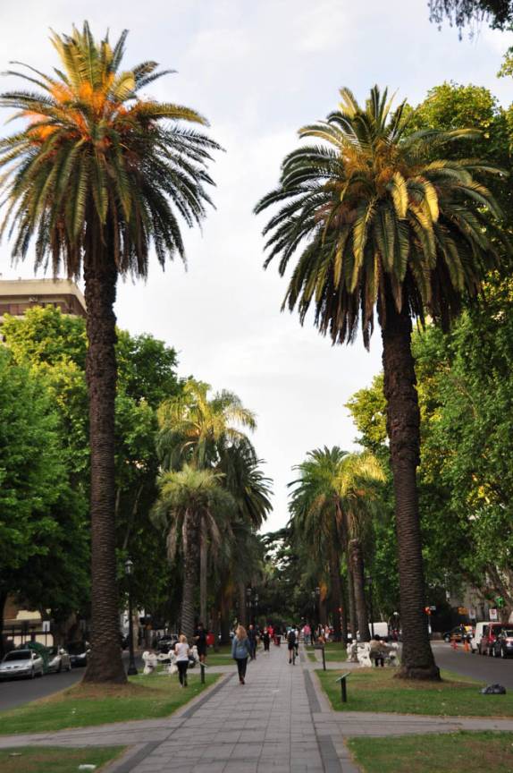 O belo e chique Boulevard Oroño, em Rosário, na Argentina